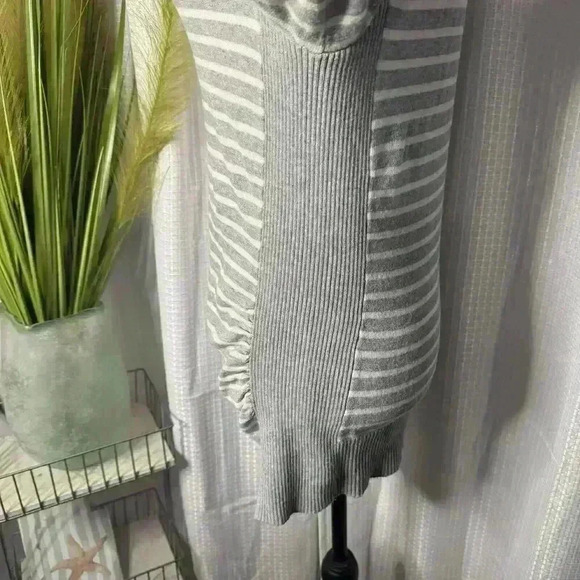 89th and Madison Womens XL Gray Striped Bunched 3/4 Sleeves Lightweight Sweater - Picture 6 of 12